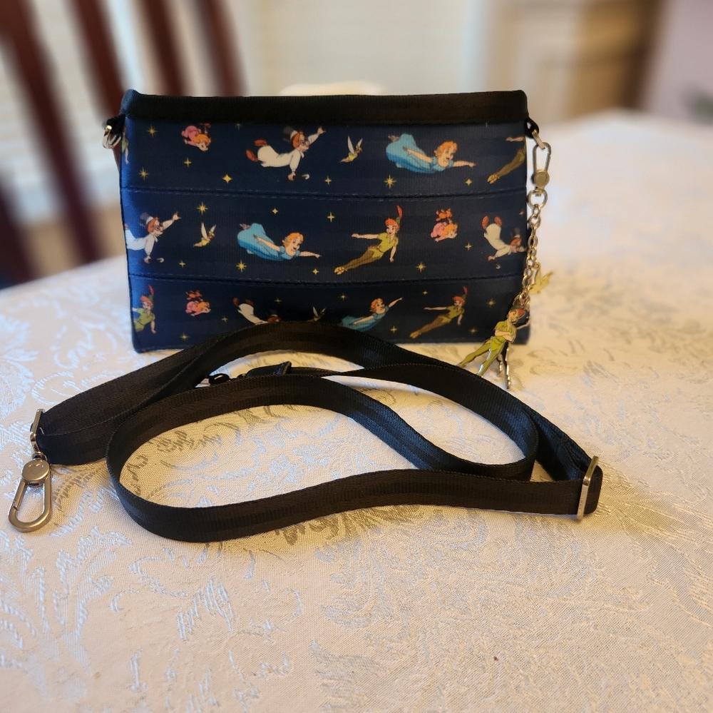 Harveys Seatbelt Peter Pan Hip Pack crossbody💙